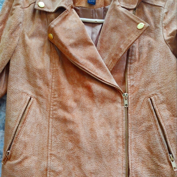 Forever 21 Cropped Fitted Suede Motorcycle Jacket in Tan/Camel - Picture 9 of 14